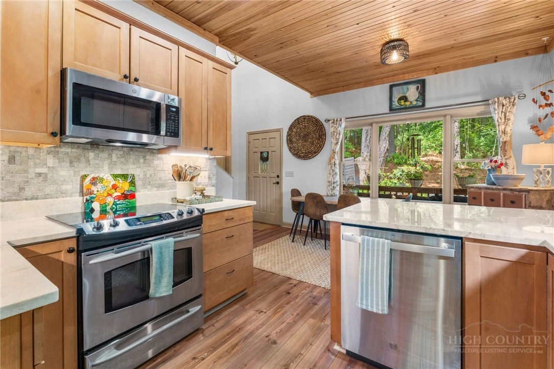 Image number 6 for the current listing