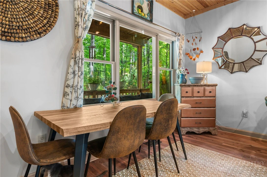 Image number 8 for the current listing