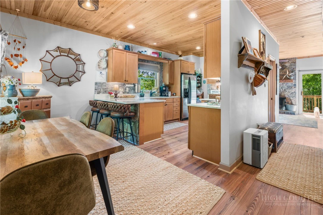 Image number 3 for the current listing