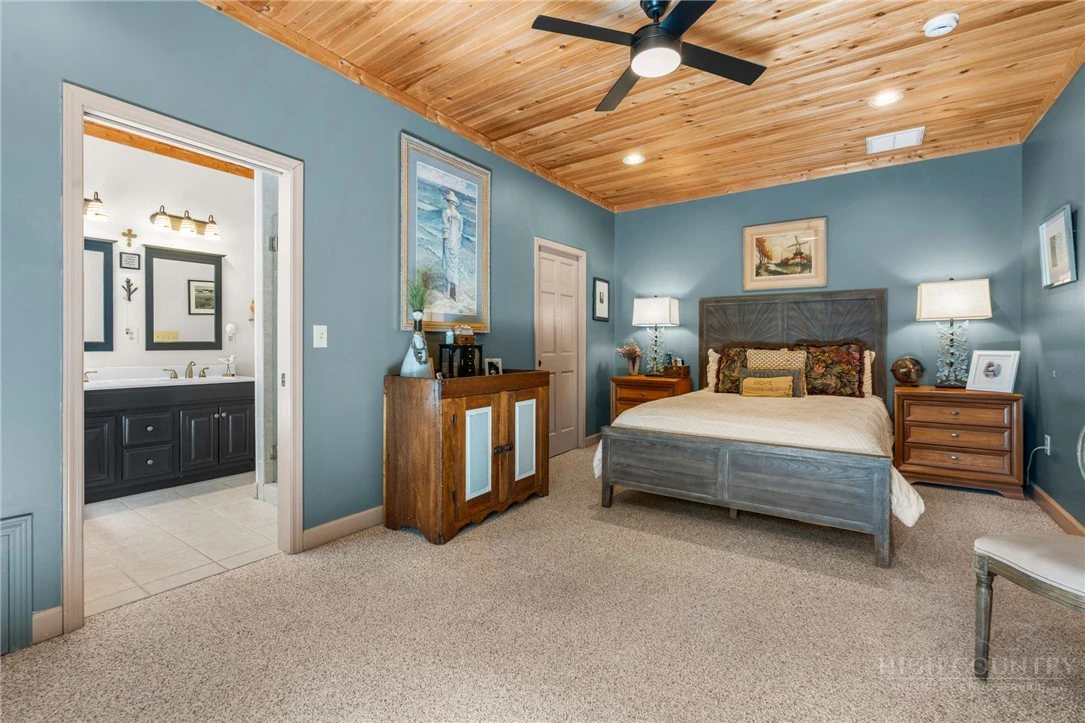 Image number 14 for the current listing