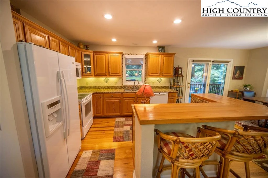 Image number 3 for the current listing