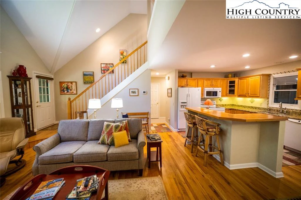 Image number 6 for the current listing