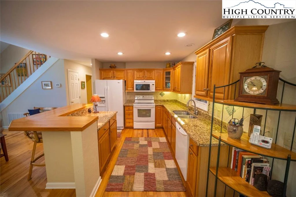 Image number 7 for the current listing