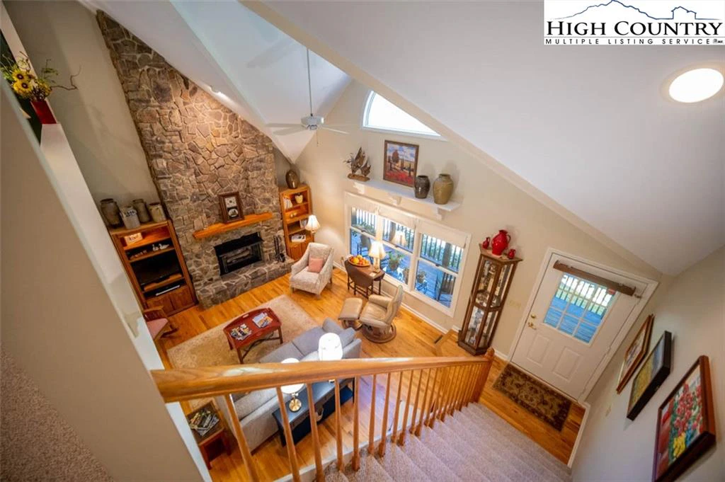Image number 9 for the current listing