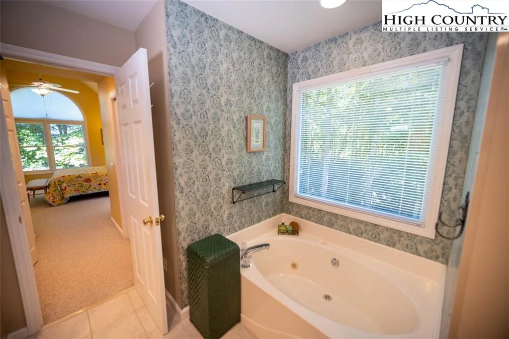 Image number 12 for the current listing