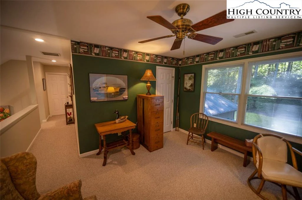 Image number 17 for the current listing