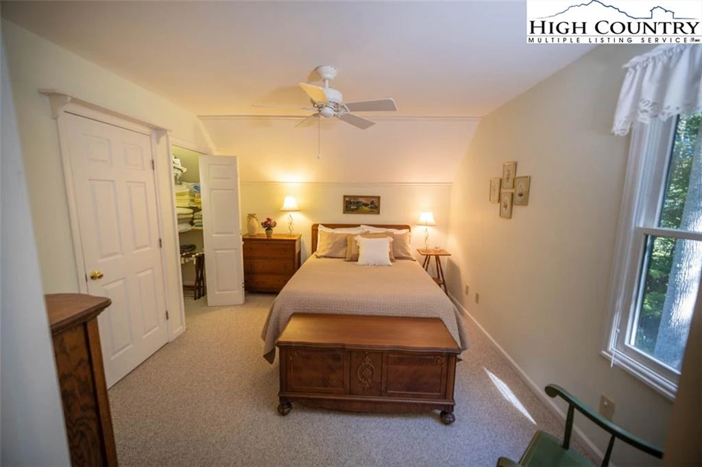 Image number 19 for the current listing