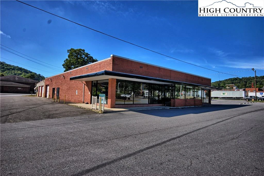 Image number 1 for the current listing