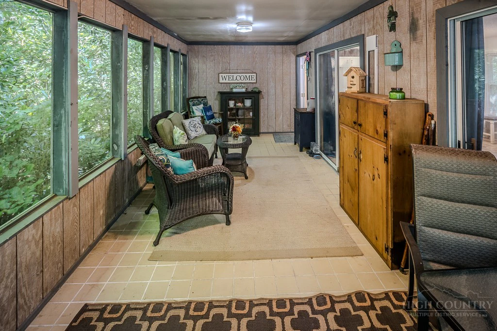Image number 8 for the current listing
