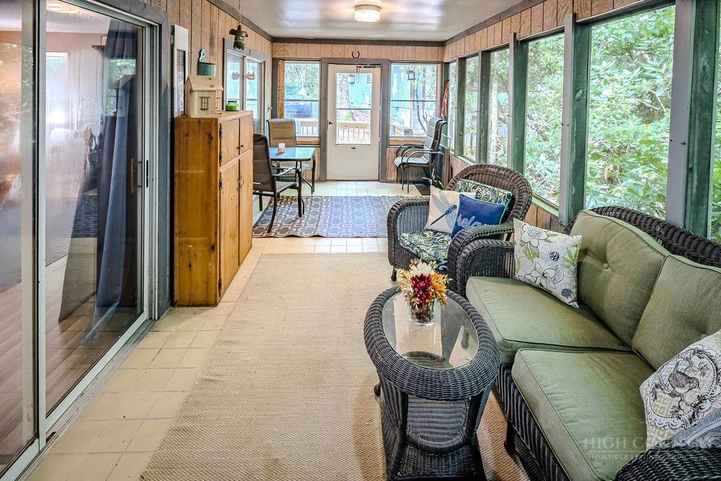 Image number 10 for the current listing