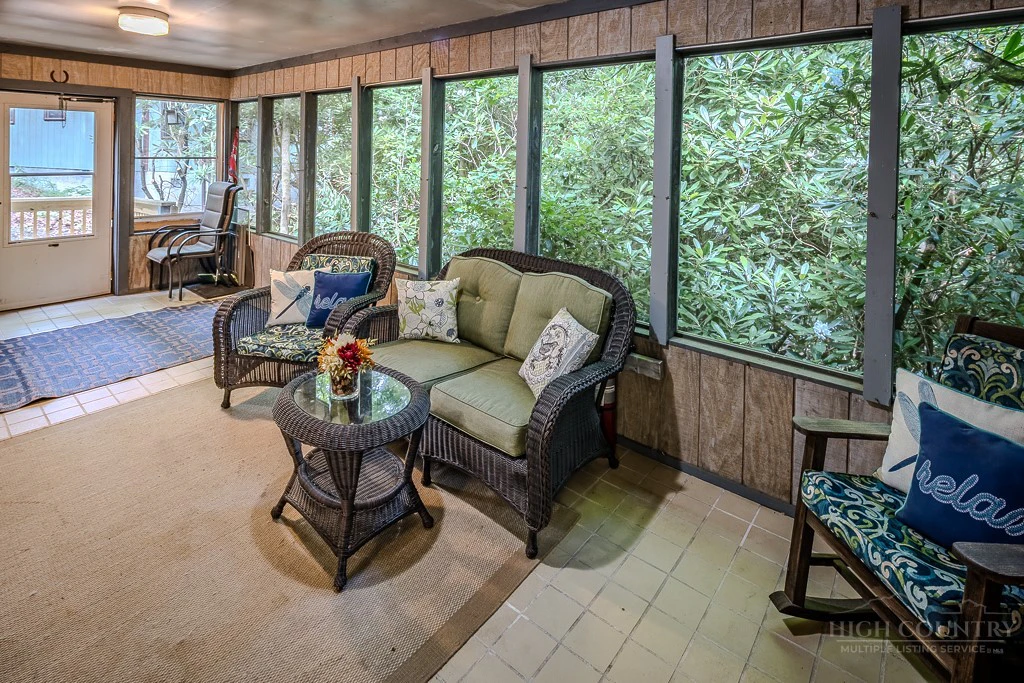 Image number 11 for the current listing