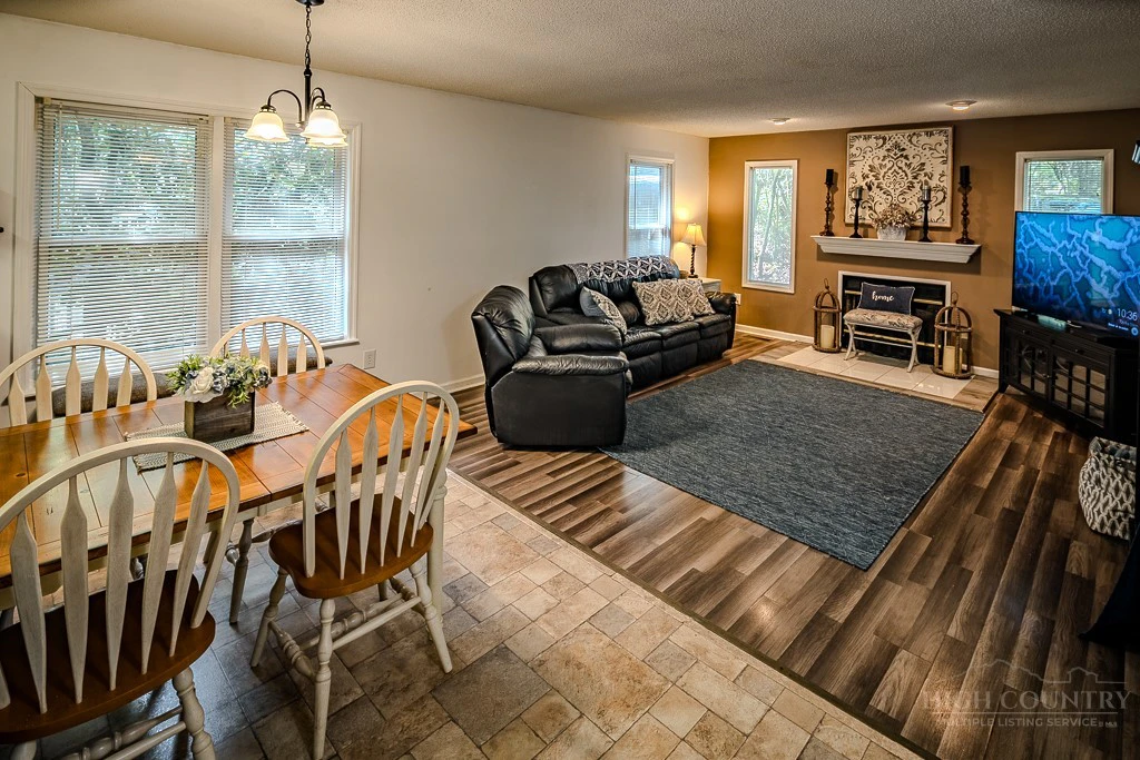 Image number 12 for the current listing
