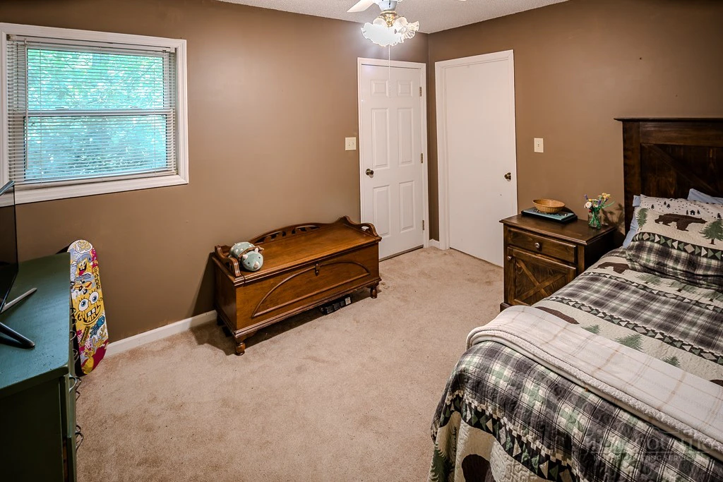 Image number 21 for the current listing