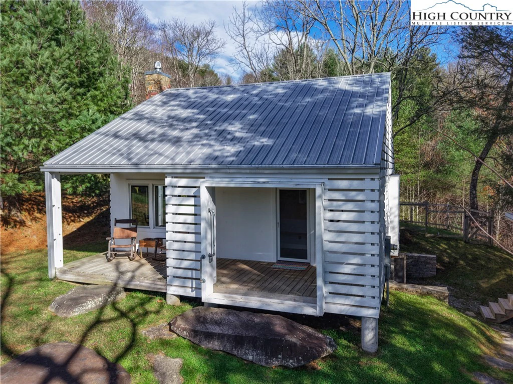 Image number 14 for the current listing