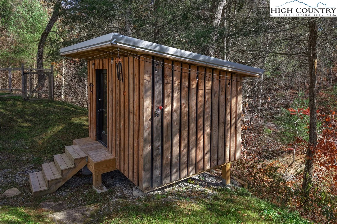 Image number 2 for the current listing