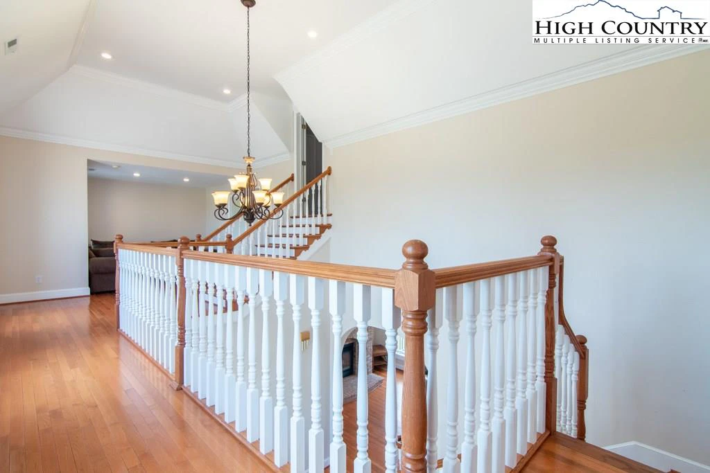 Image number 6 for the current listing