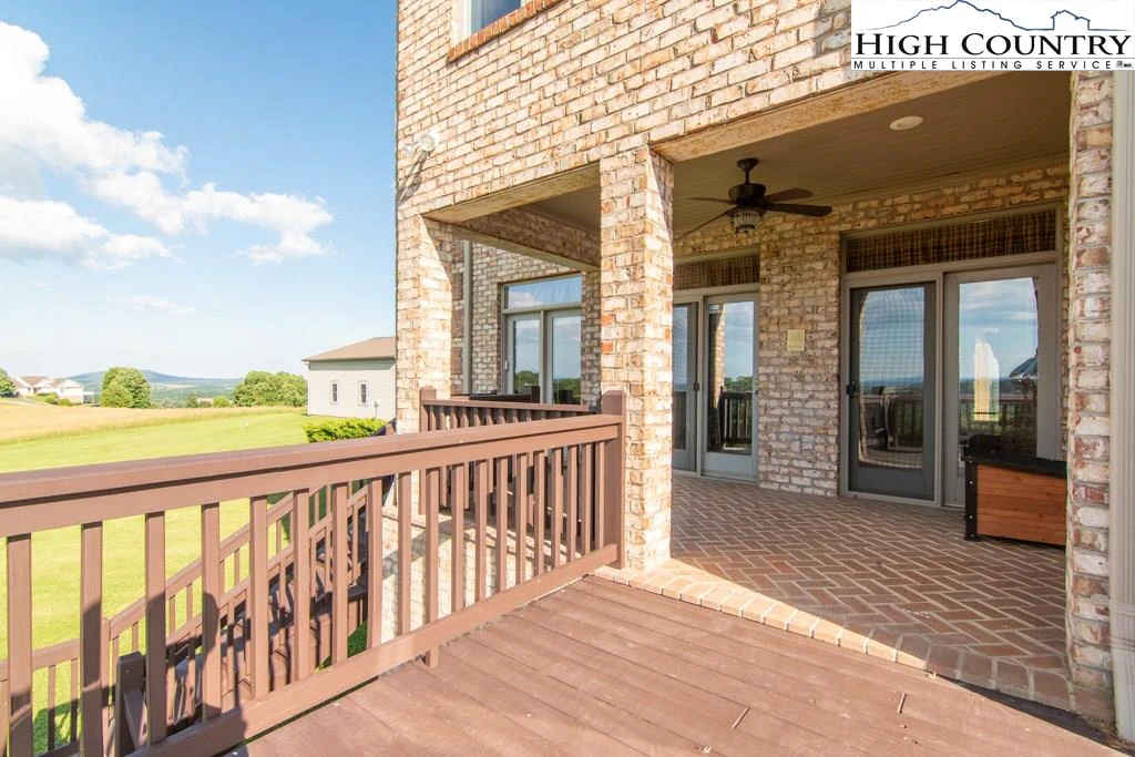 Image number 14 for the current listing