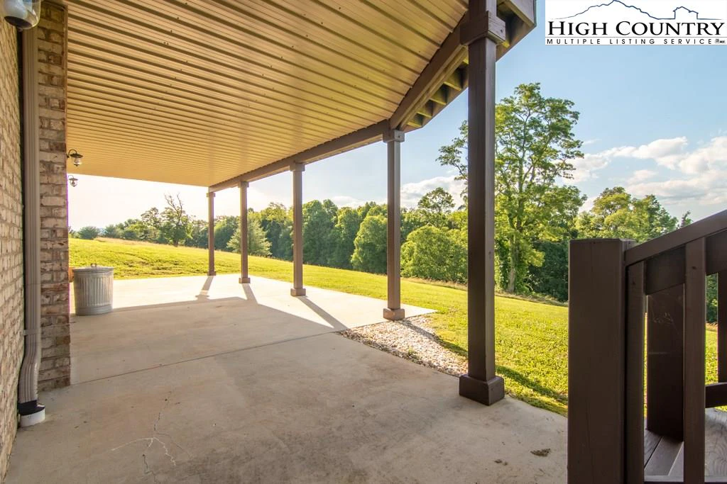 Image number 15 for the current listing