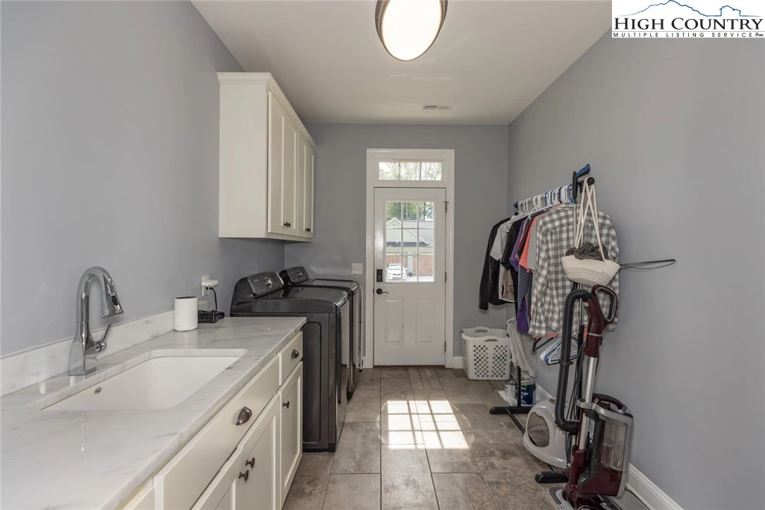 Image number 8 for the current listing