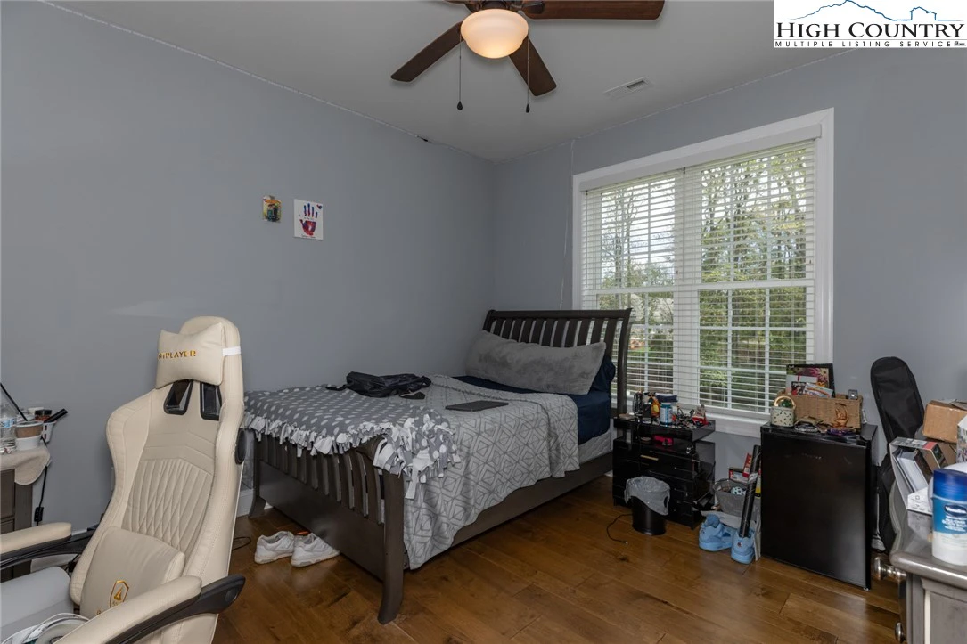 Image number 12 for the current listing