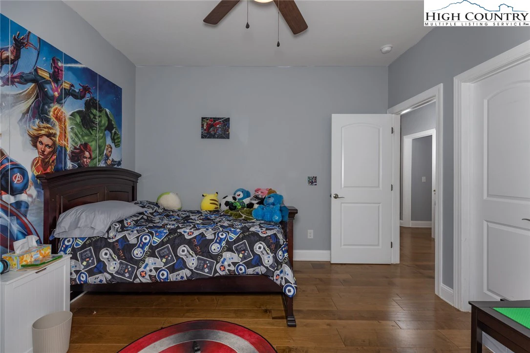 Image number 13 for the current listing