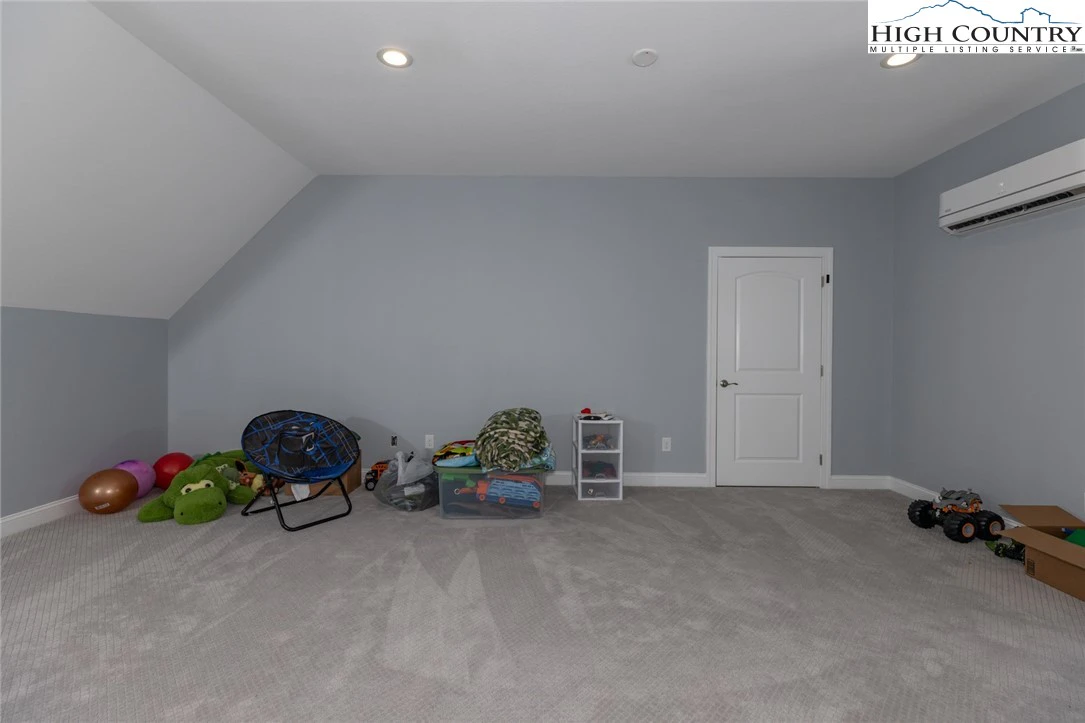 Image number 16 for the current listing