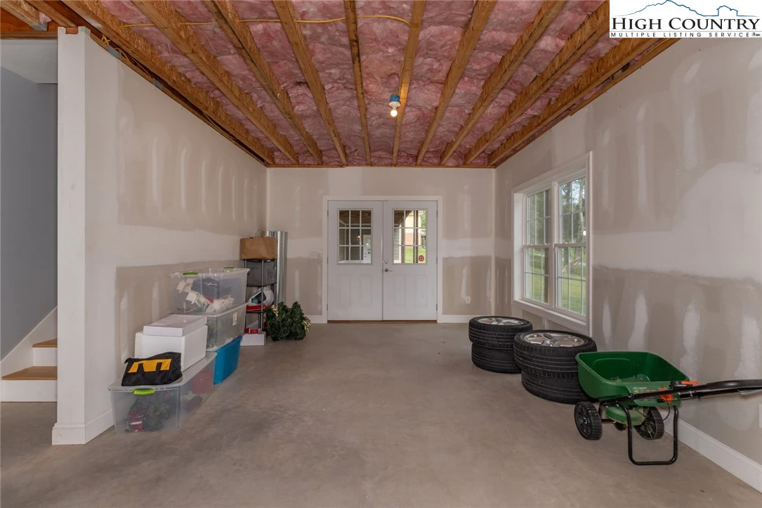 Image number 19 for the current listing