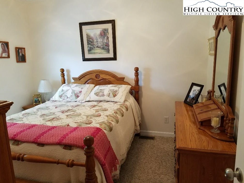 Image number 2 for the current listing