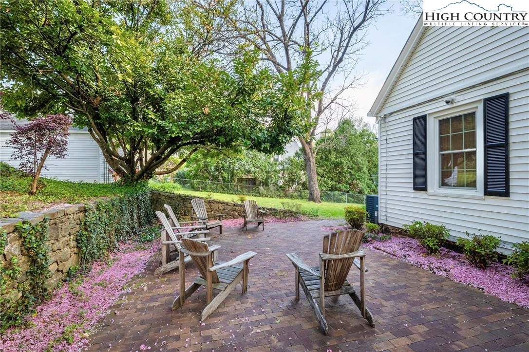 Image number 14 for the current listing