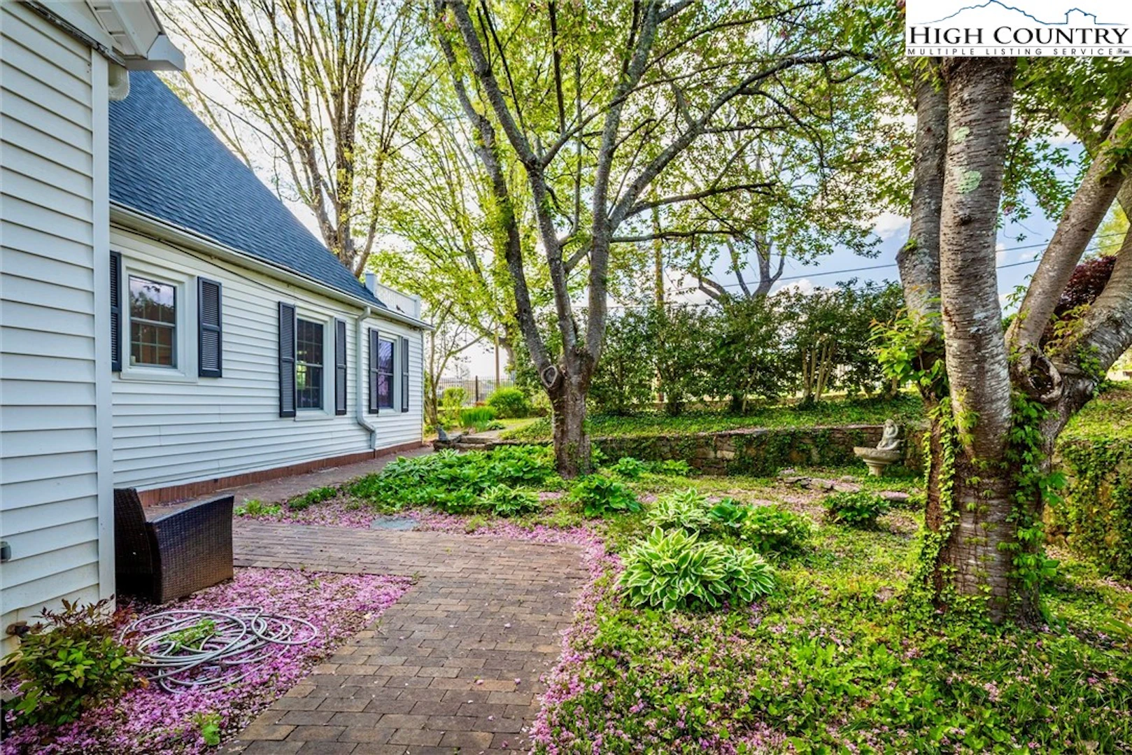 Image number 2 for the current listing