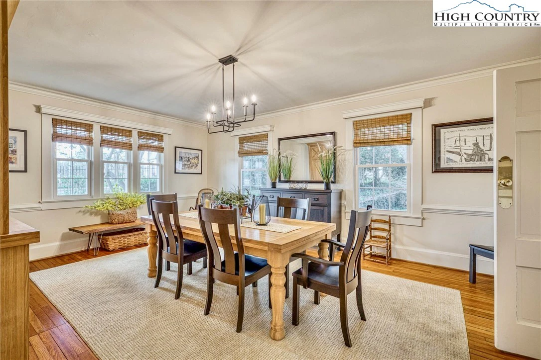 Image number 9 for the current listing