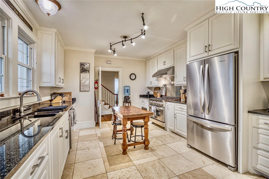 Image number 5 for the current listing