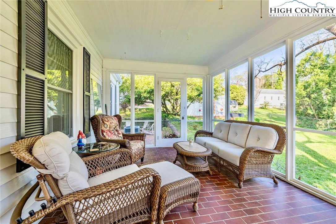 Image number 13 for the current listing