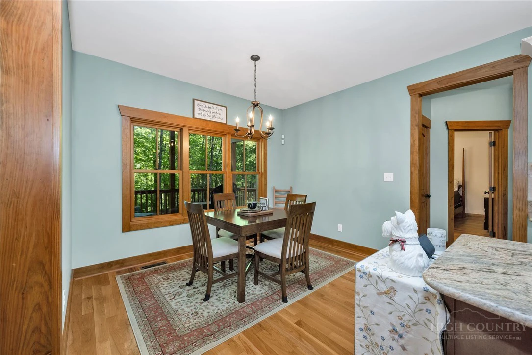 Image number 5 for the current listing