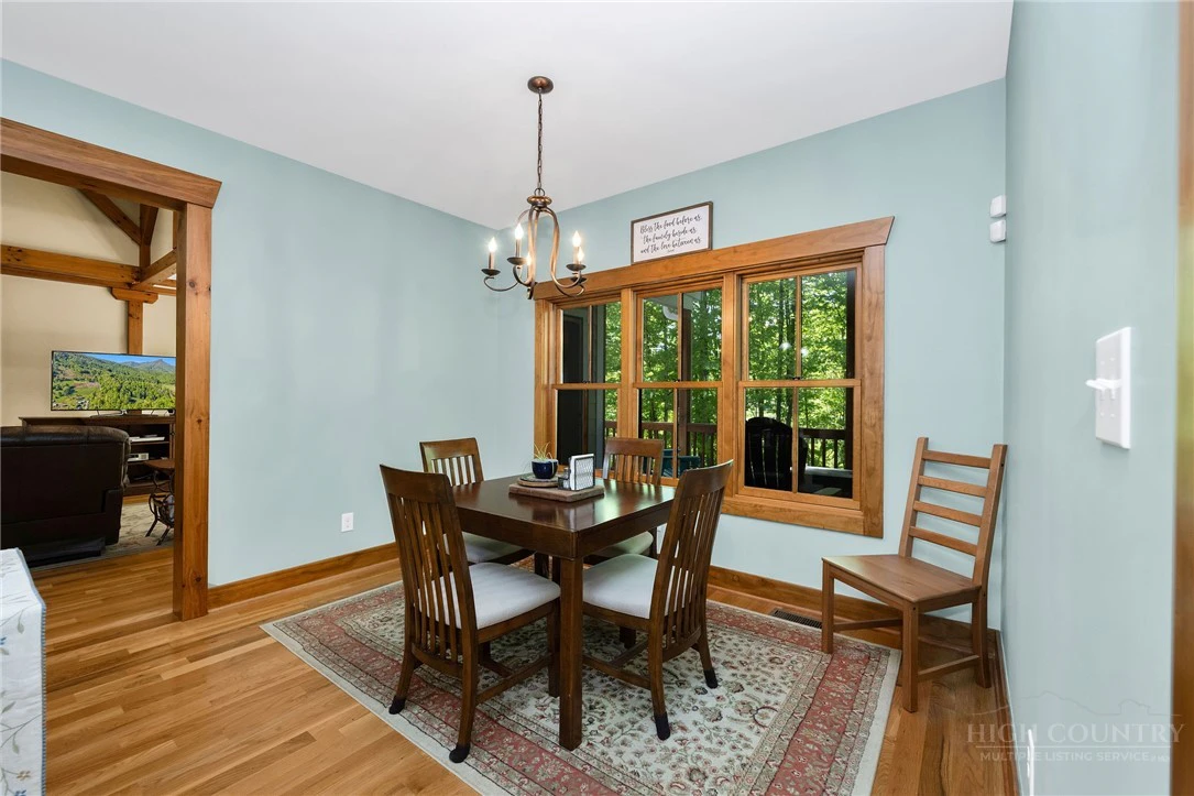 Image number 7 for the current listing