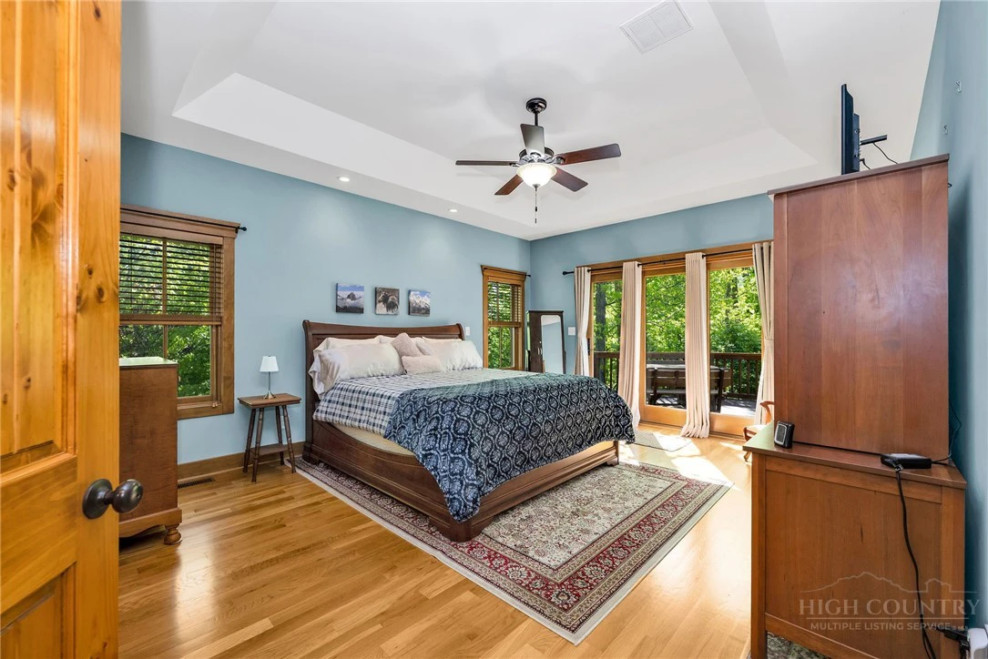 Image number 8 for the current listing