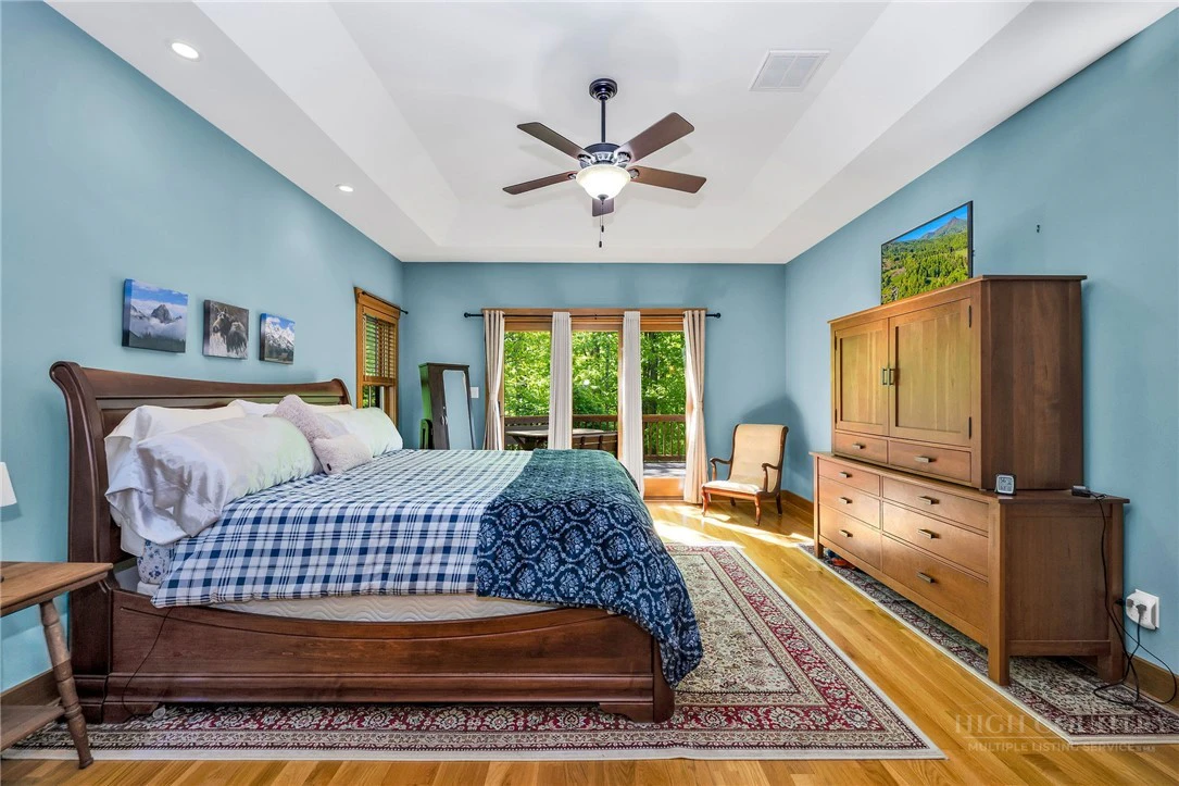 Image number 10 for the current listing