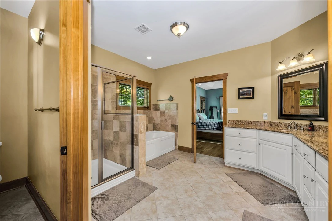 Image number 13 for the current listing