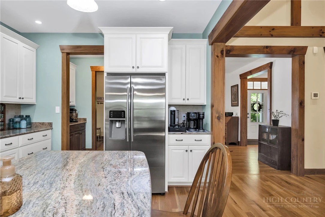 Image number 3 for the current listing