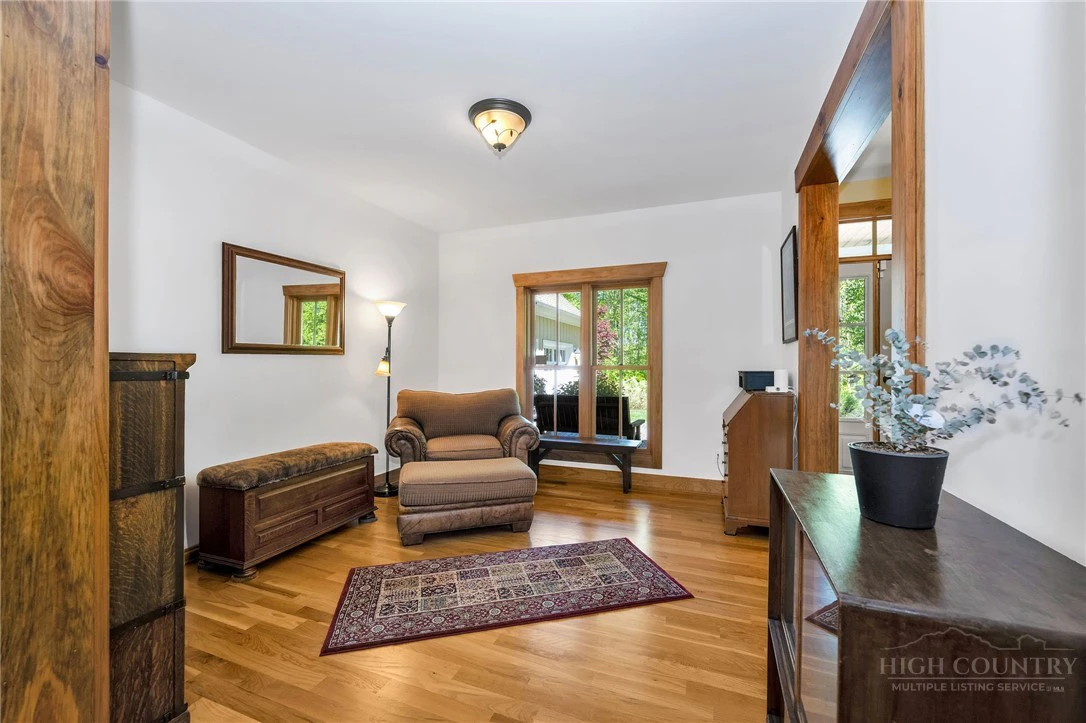 Image number 21 for the current listing
