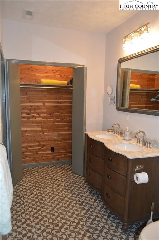 Image number 7 for the current listing
