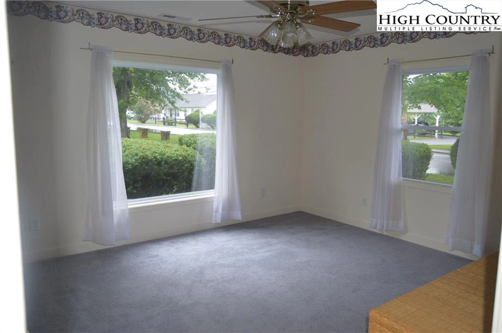 Image number 2 for the current listing