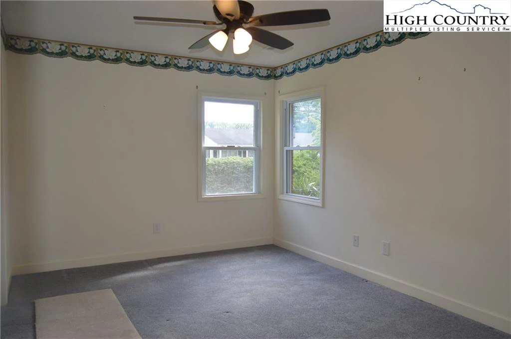 Image number 14 for the current listing