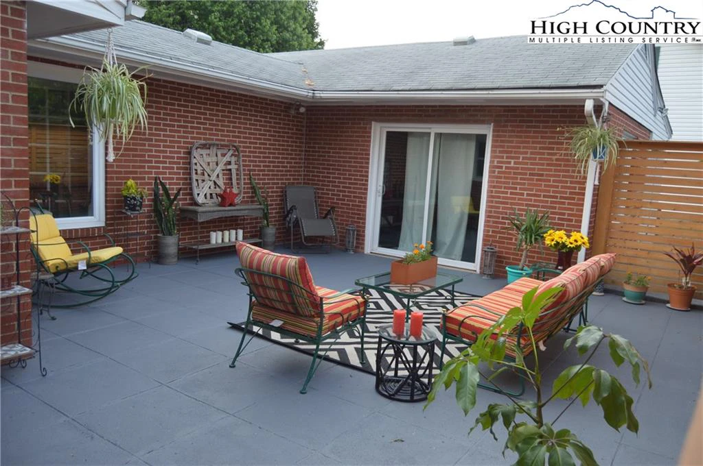 Image number 16 for the current listing