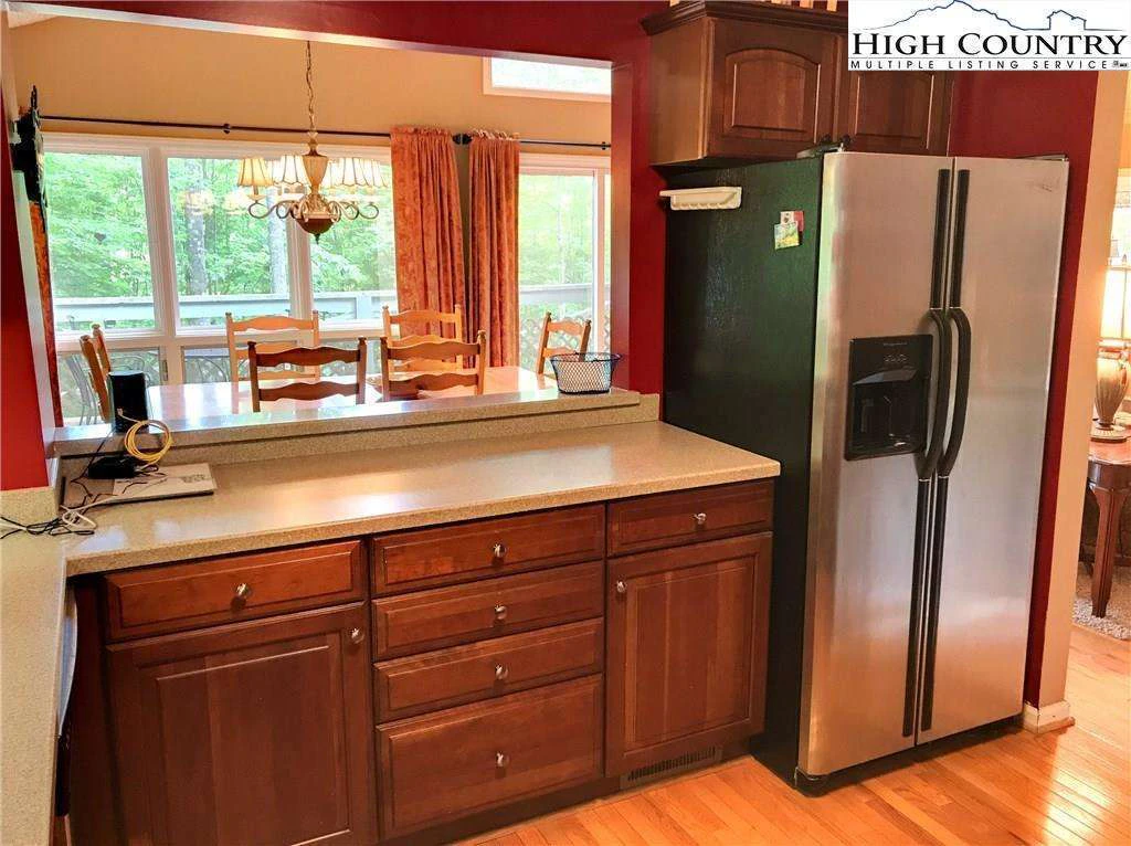 Image number 2 for the current listing