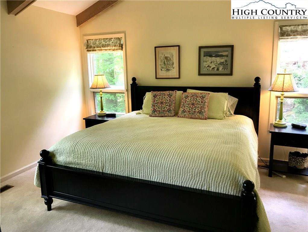 Image number 14 for the current listing