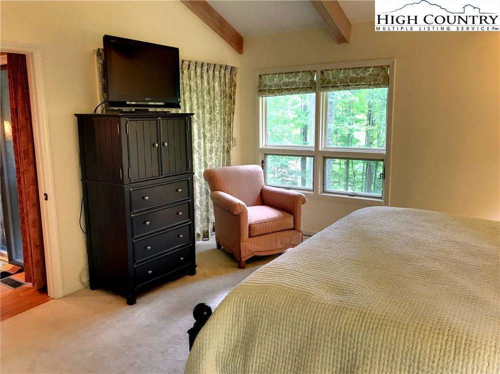 Image number 12 for the current listing