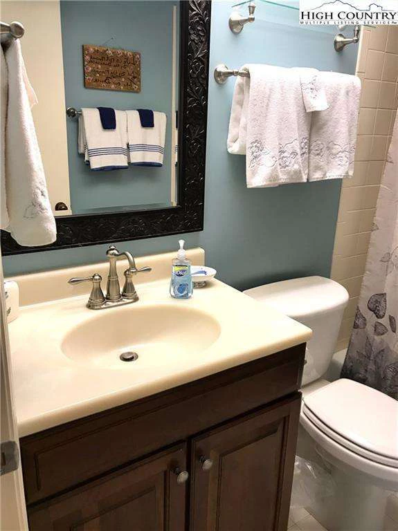 Image number 4 for the current listing