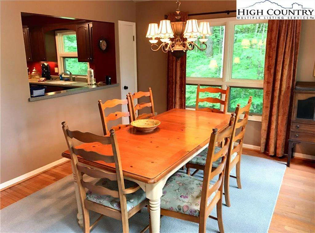 Image number 18 for the current listing