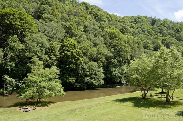 Image number 2 for the current listing